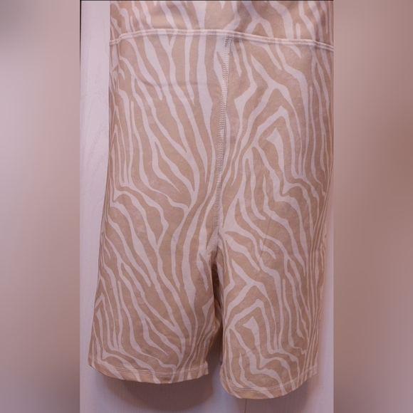 Old Navy Active Powerchill Beige Zebra Print Racerback Bodysuit Romper Size XL - Picture 4 of 11